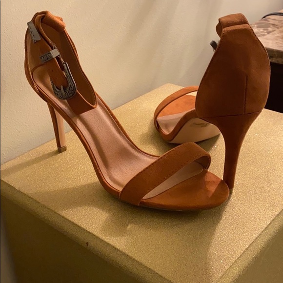 Pumps - Picture 2 of 3